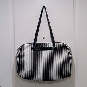 EUC Oscar de la Renta Black and White Striped Wide Opening Travel Shoulder Bag